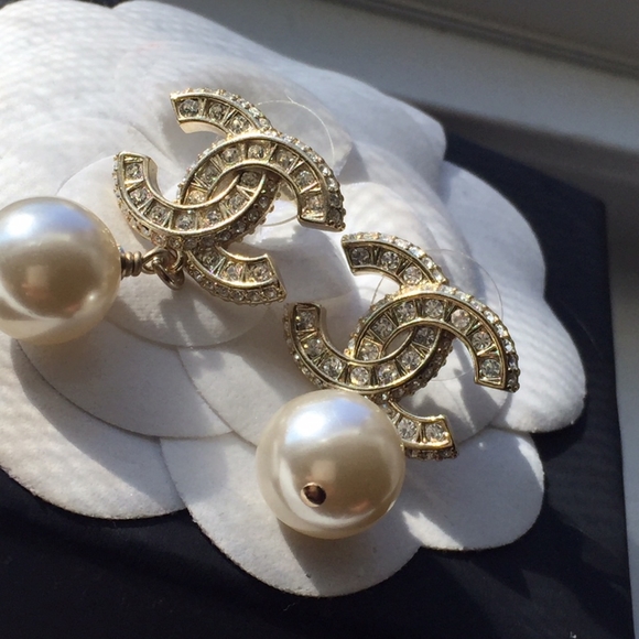 Chanel Authentic Pearl Drop Earrings - Picture 2 of 5